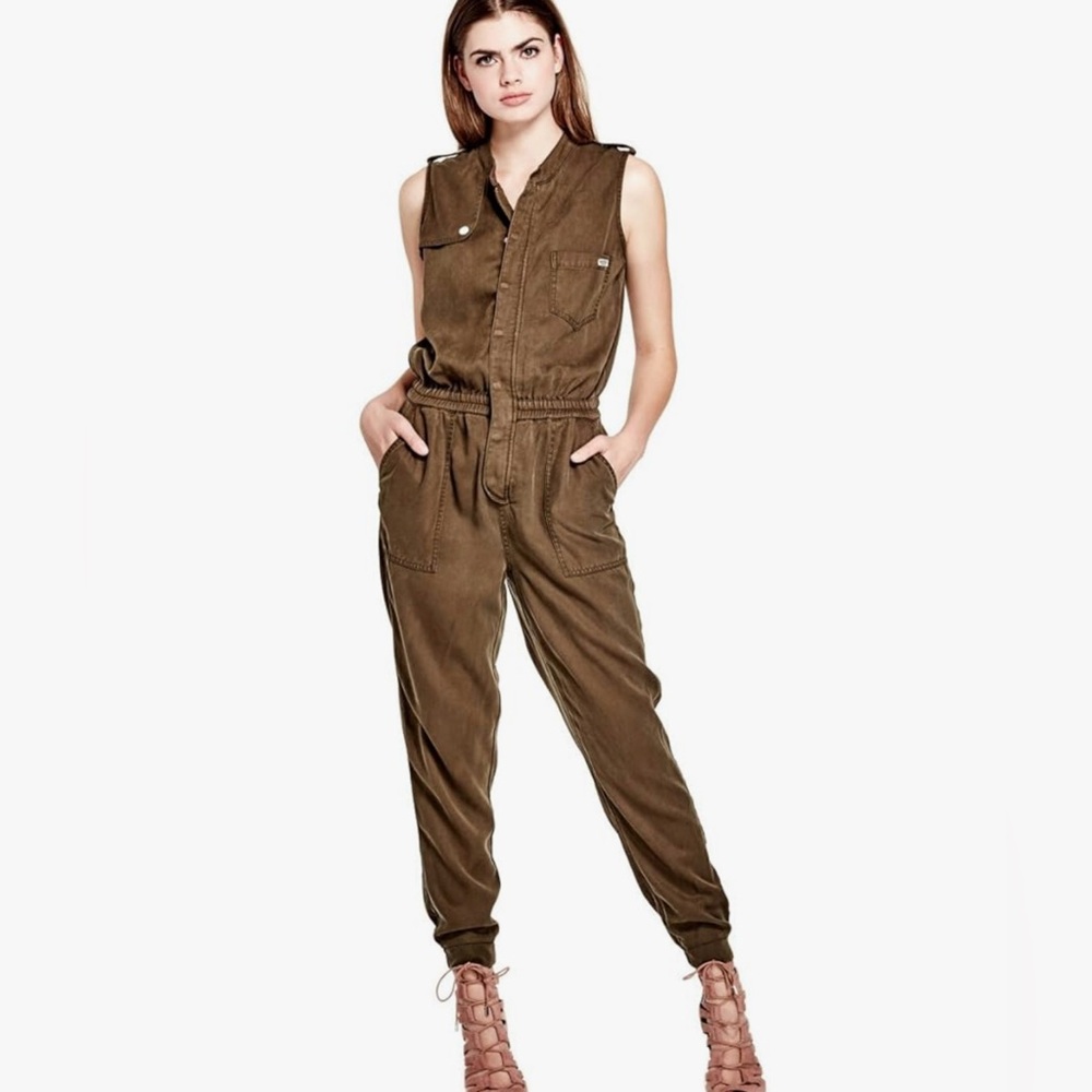 GUESS Women's Jordan Flight Suit, size 2. Never worn